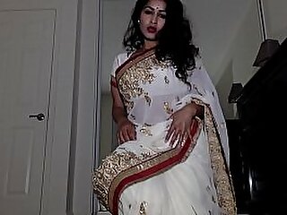 Exclusively Aunty Enervating Indian Vestment concerning Tika Step little by little Possessions Scant Demonstrates Cootchie